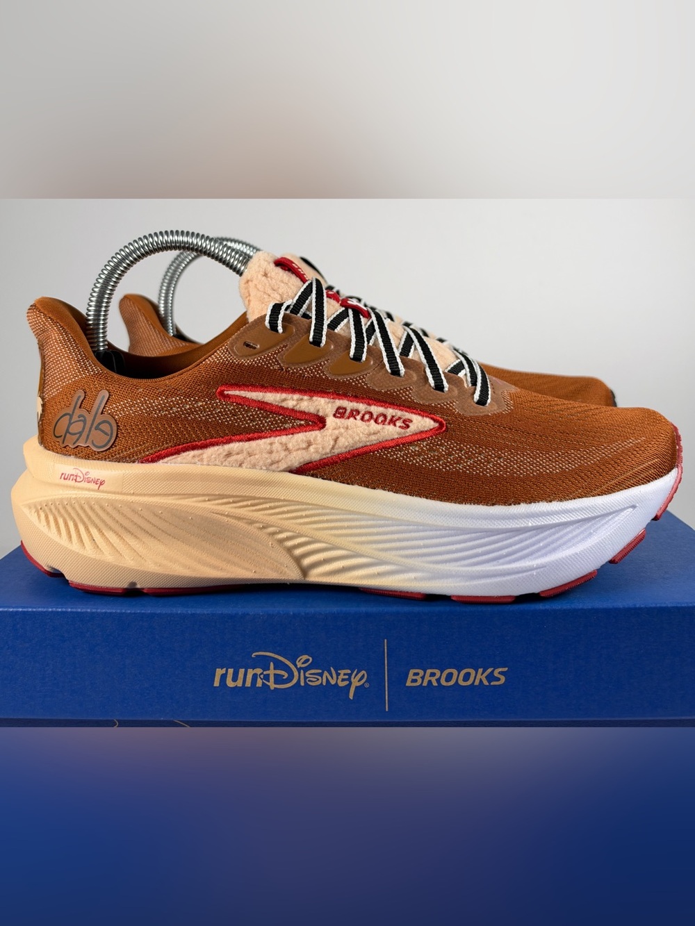 Brand New - Disney x Brooks Ghost 17 Chip n' Dale Brown Women’s Size 8 Medium/B